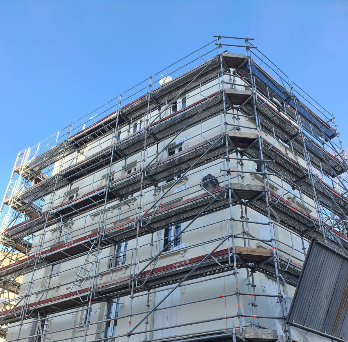Échafaudage pendant le chantier, 27 rue Soleillet